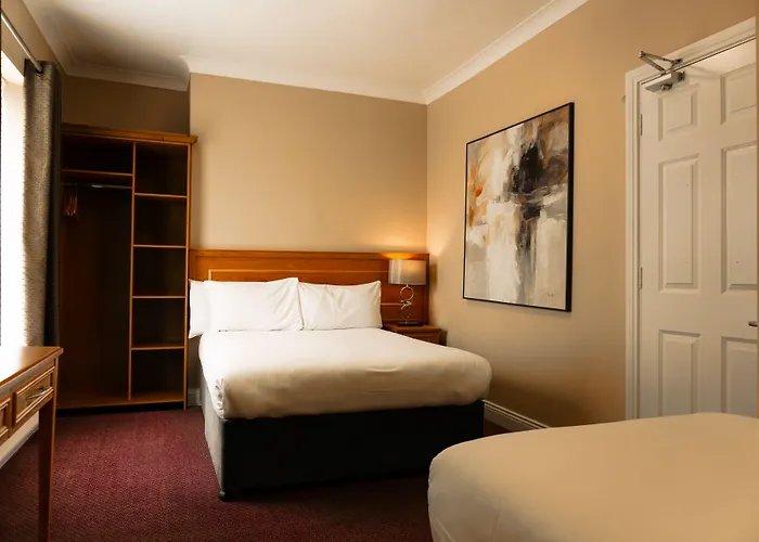 Phoenix Park Hotel 3*